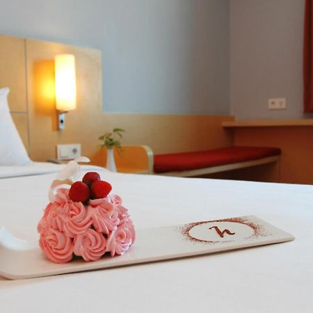 Arcadia Surabaya Hotel Екстер'єр фото