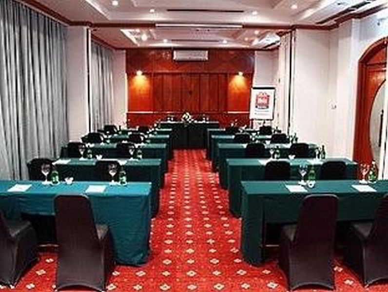 Arcadia Surabaya Hotel Екстер'єр фото