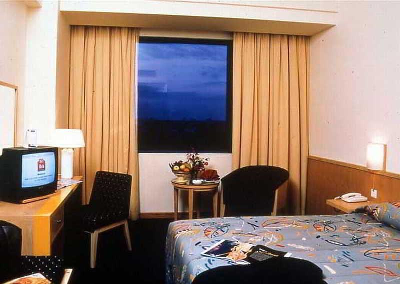 Arcadia Surabaya Hotel Екстер'єр фото