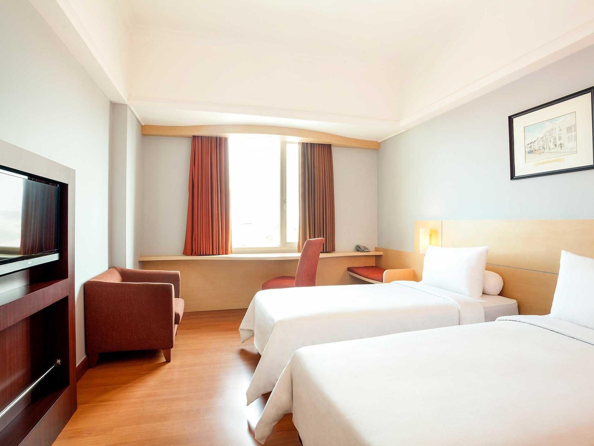 Arcadia Surabaya Hotel Екстер'єр фото