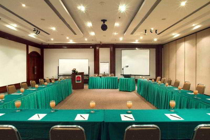 Arcadia Surabaya Hotel Екстер'єр фото