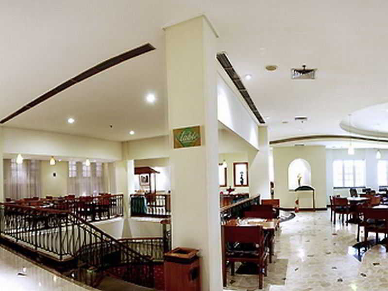 Arcadia Surabaya Hotel Екстер'єр фото