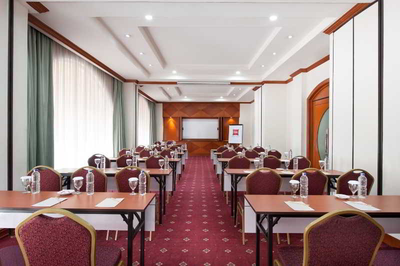 Arcadia Surabaya Hotel Екстер'єр фото