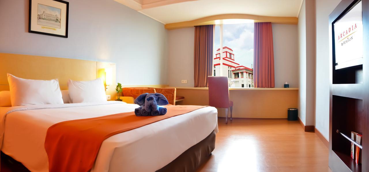 Arcadia Surabaya Hotel Екстер'єр фото
