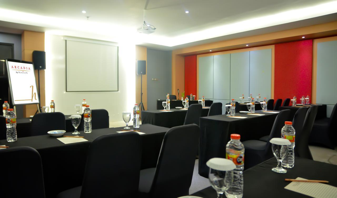 Arcadia Surabaya Hotel Екстер'єр фото