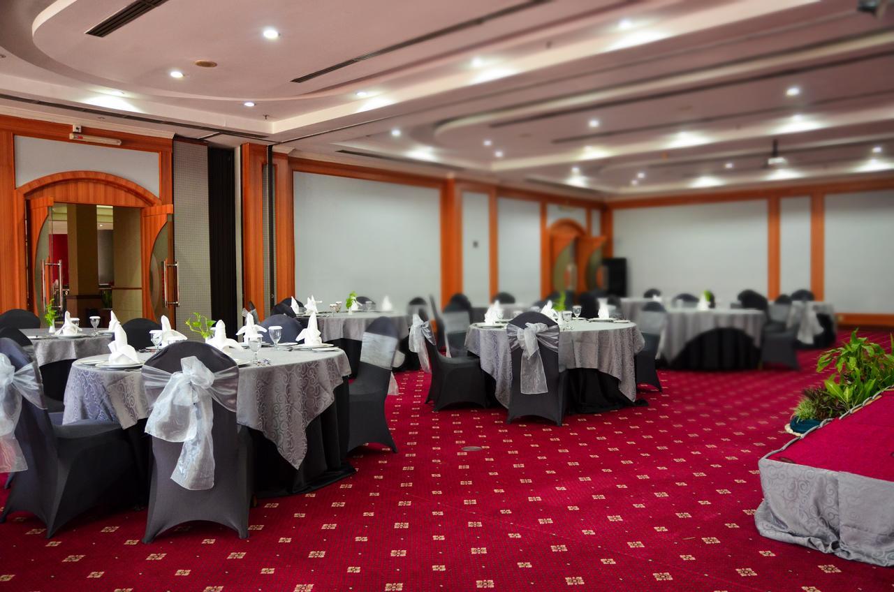 Arcadia Surabaya Hotel Екстер'єр фото