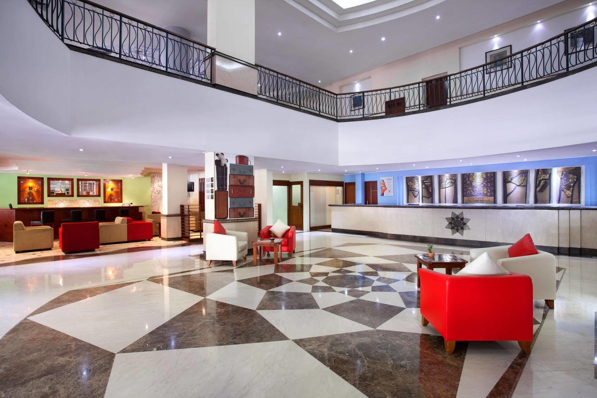Arcadia Surabaya Hotel Екстер'єр фото