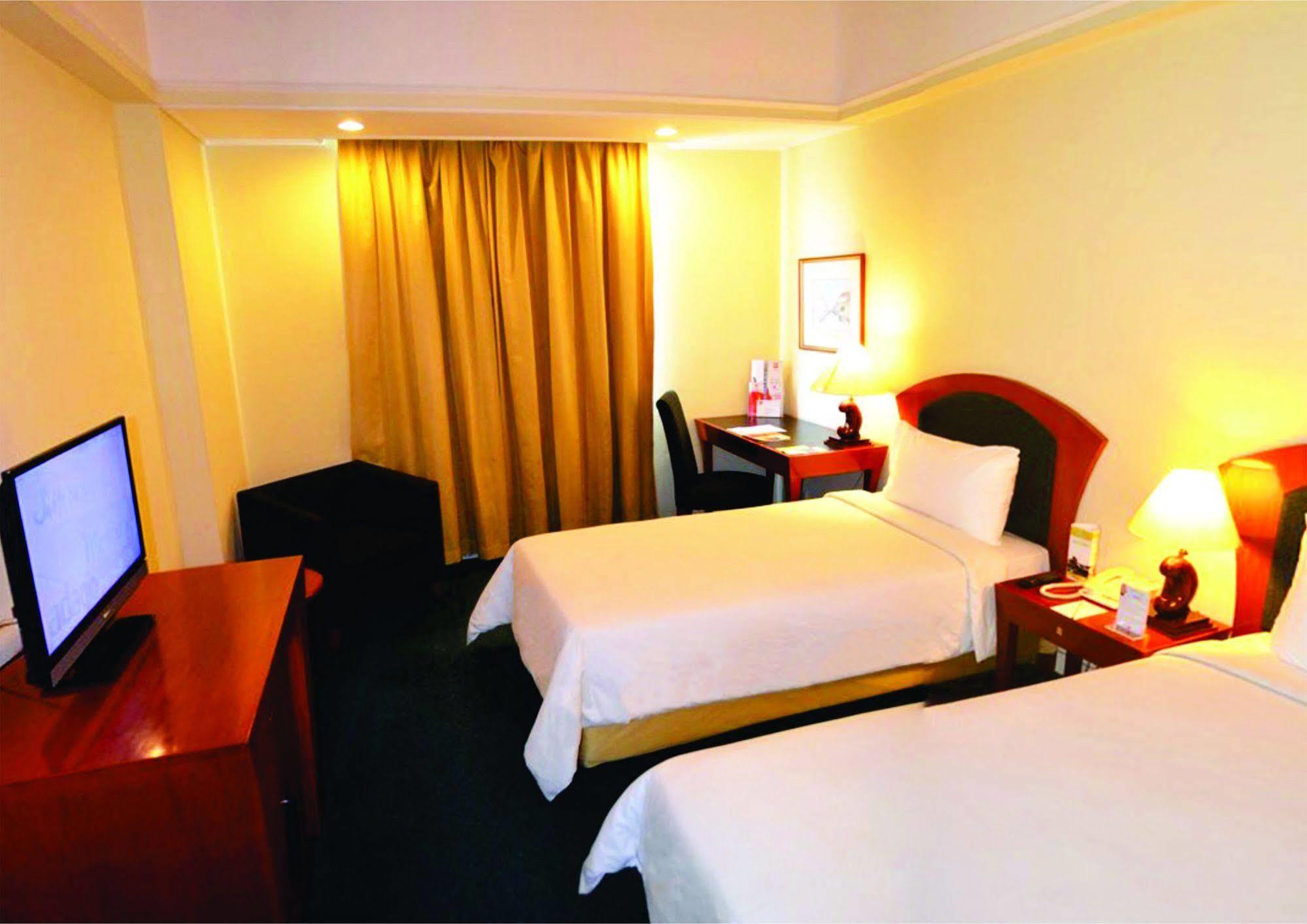 Arcadia Surabaya Hotel Екстер'єр фото