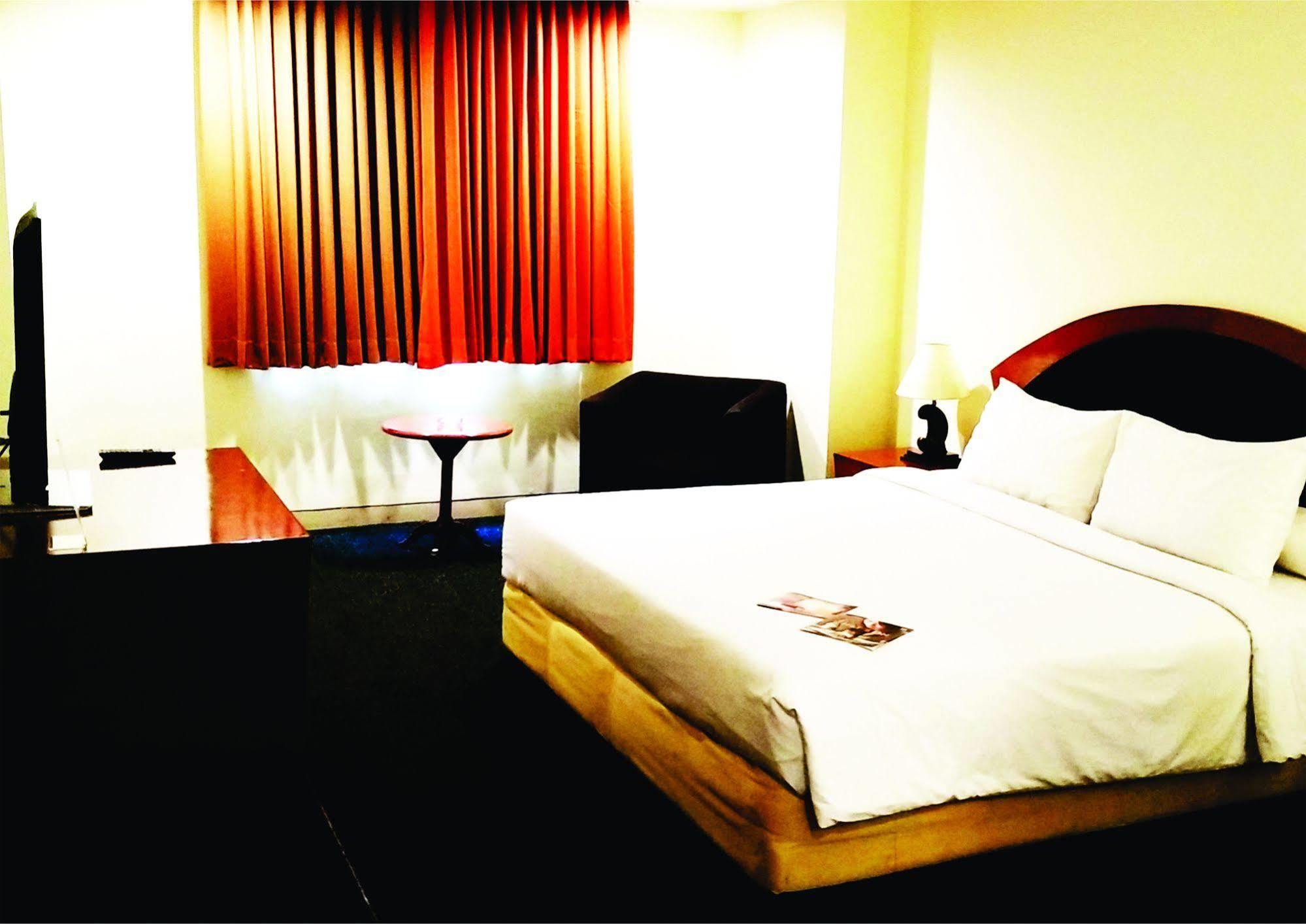 Arcadia Surabaya Hotel Екстер'єр фото