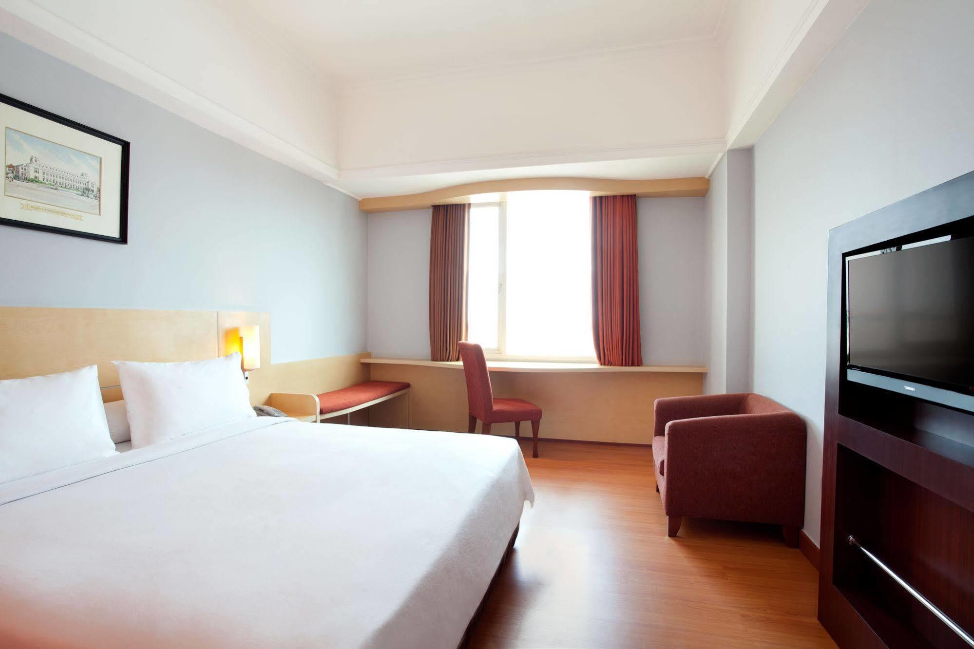 Arcadia Surabaya Hotel Екстер'єр фото