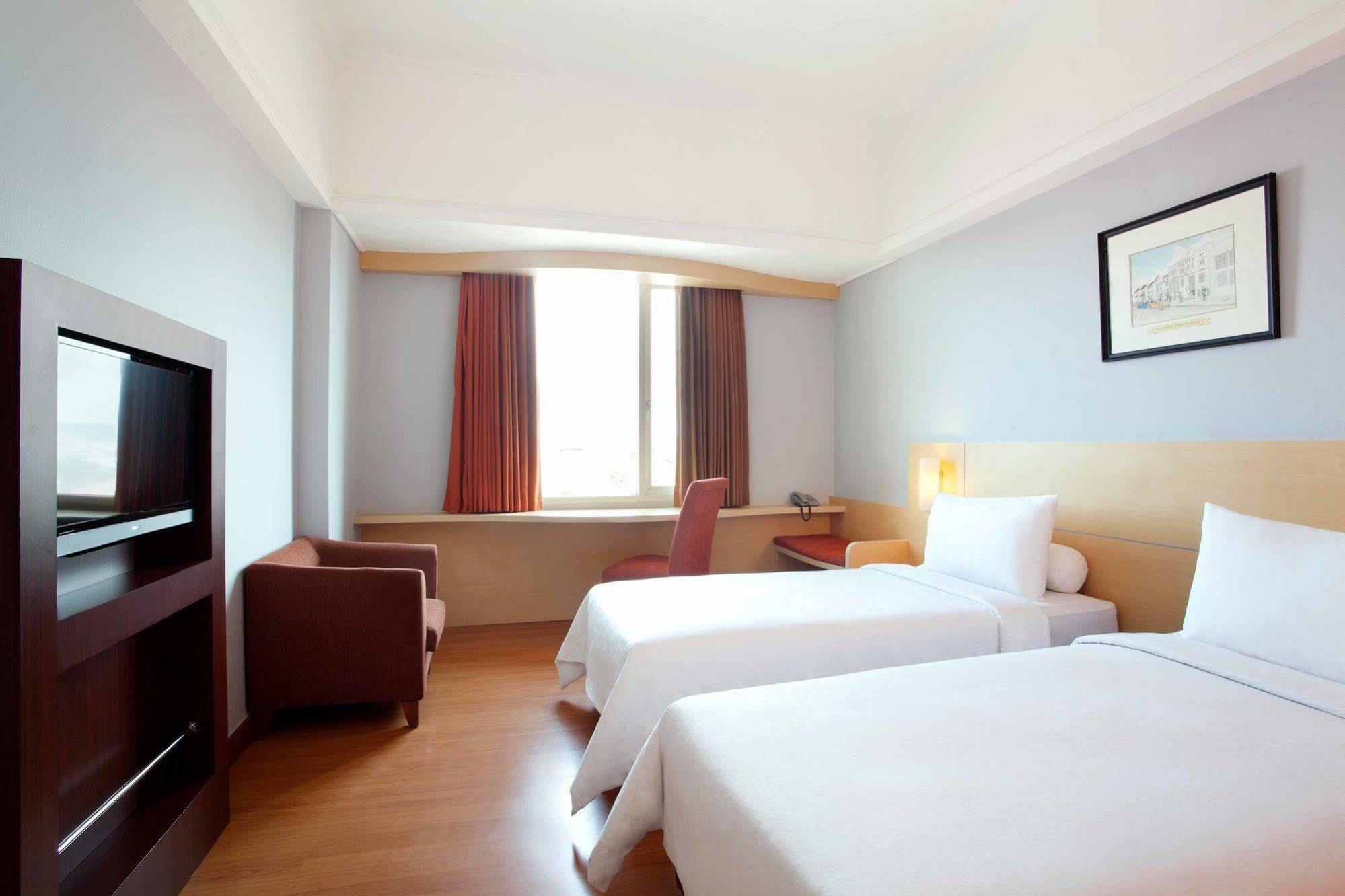 Arcadia Surabaya Hotel Екстер'єр фото