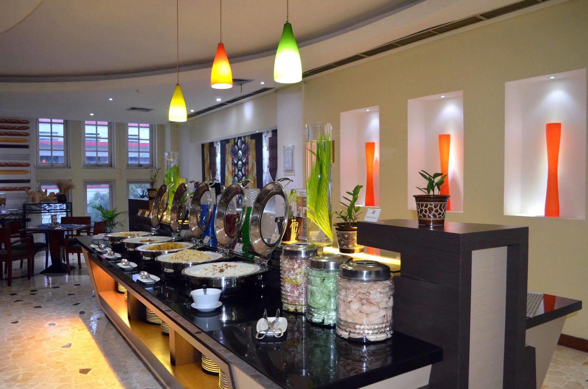 Arcadia Surabaya Hotel Екстер'єр фото
