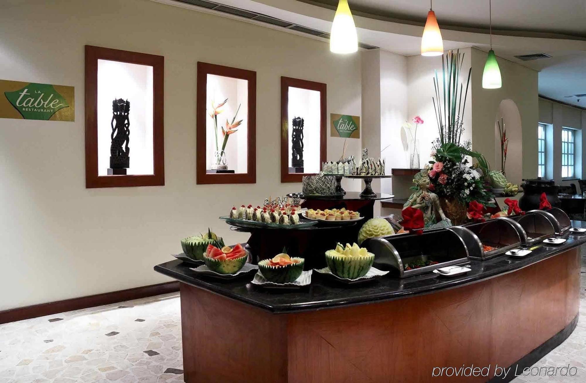 Arcadia Surabaya Hotel Екстер'єр фото