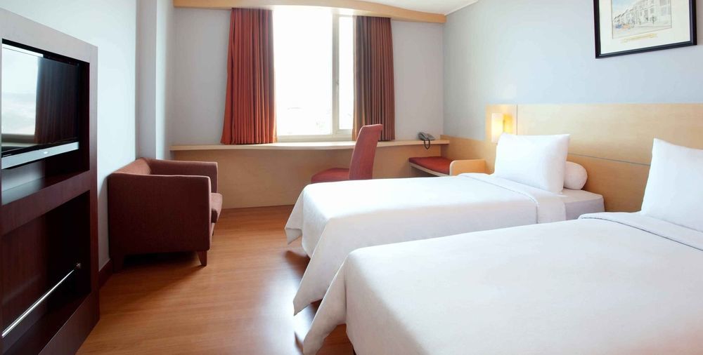 Arcadia Surabaya Hotel Екстер'єр фото
