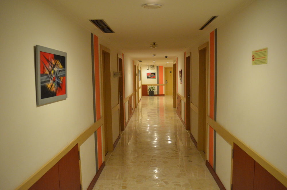 Arcadia Surabaya Hotel Екстер'єр фото