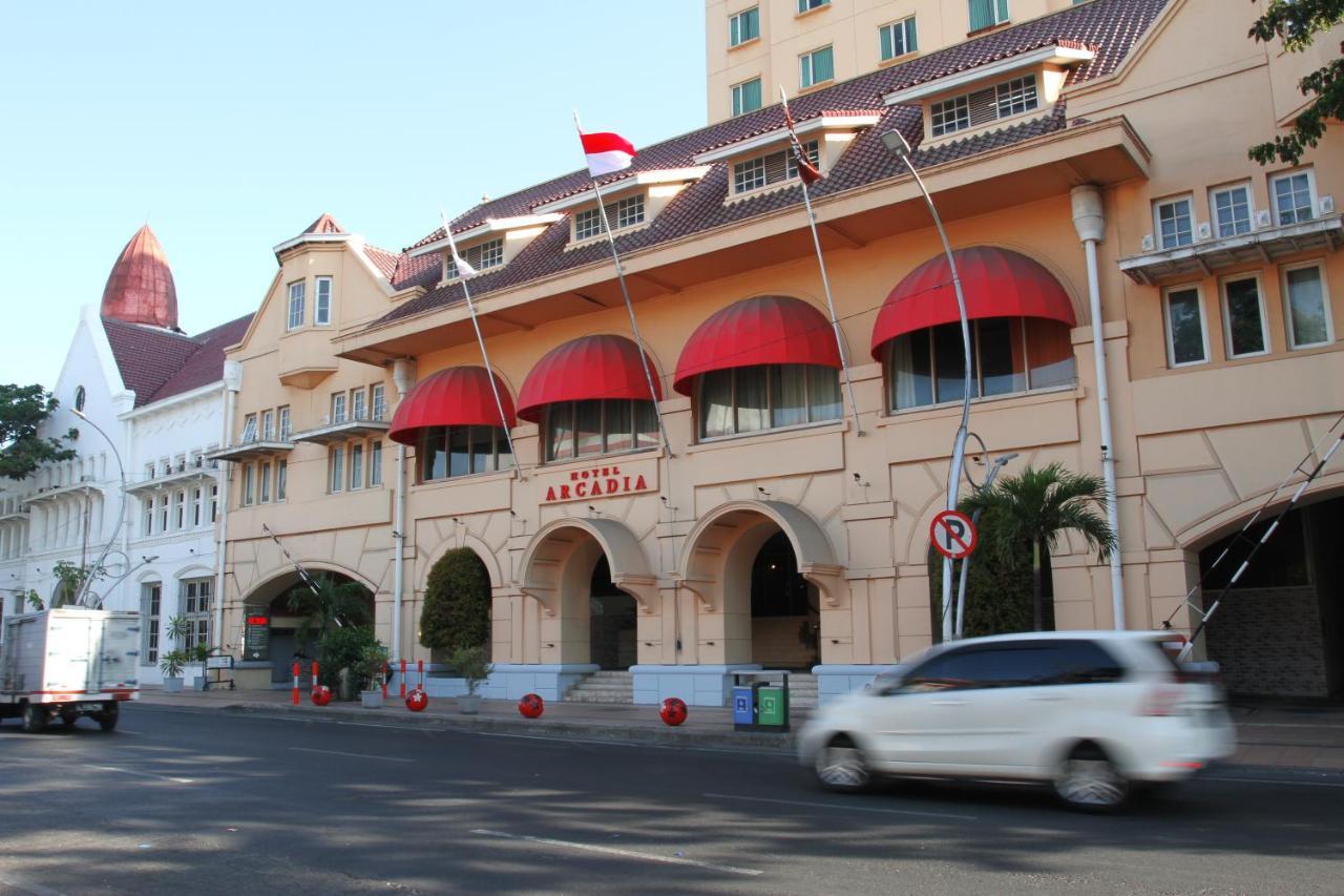 Arcadia Surabaya Hotel Екстер'єр фото