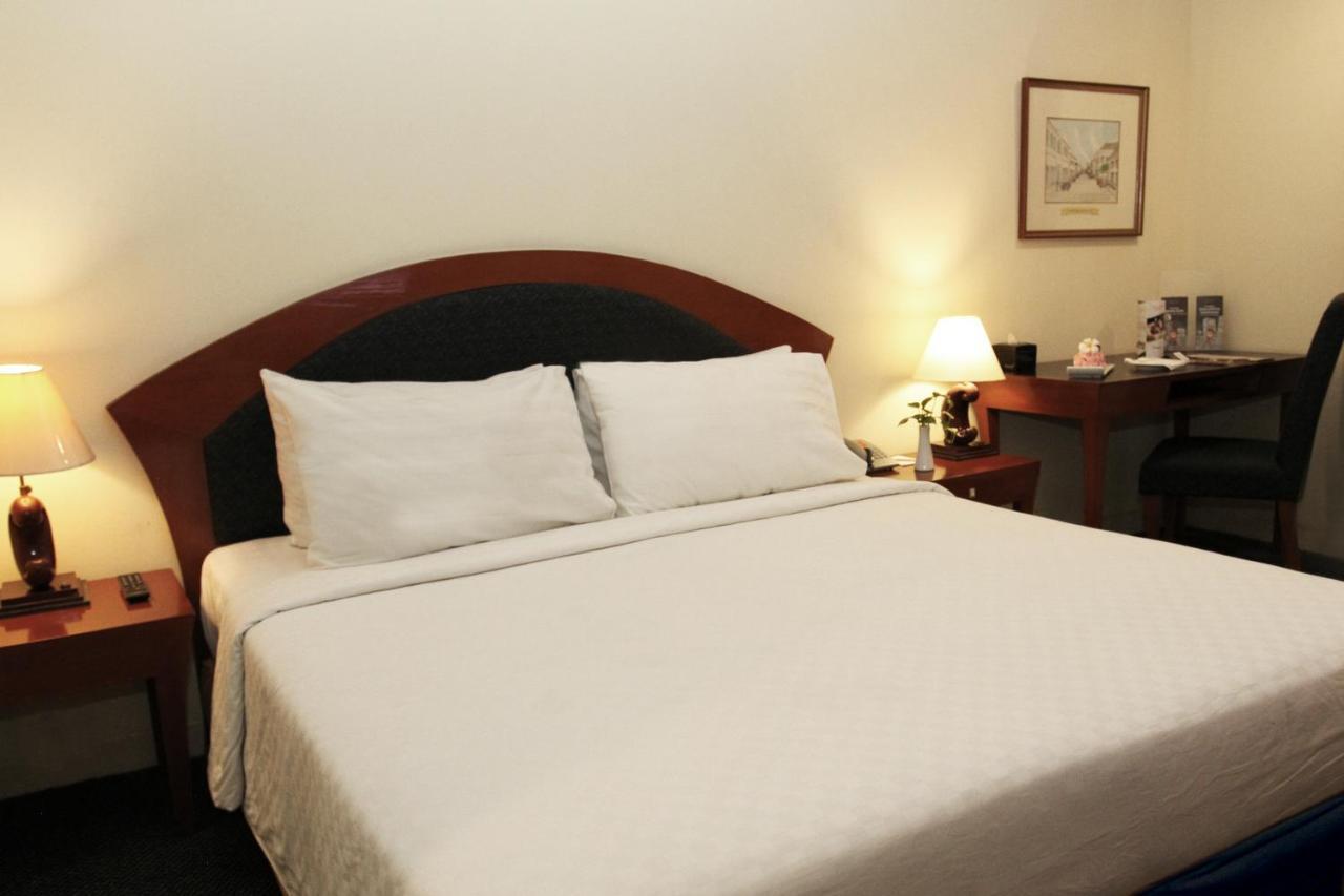 Arcadia Surabaya Hotel Екстер'єр фото