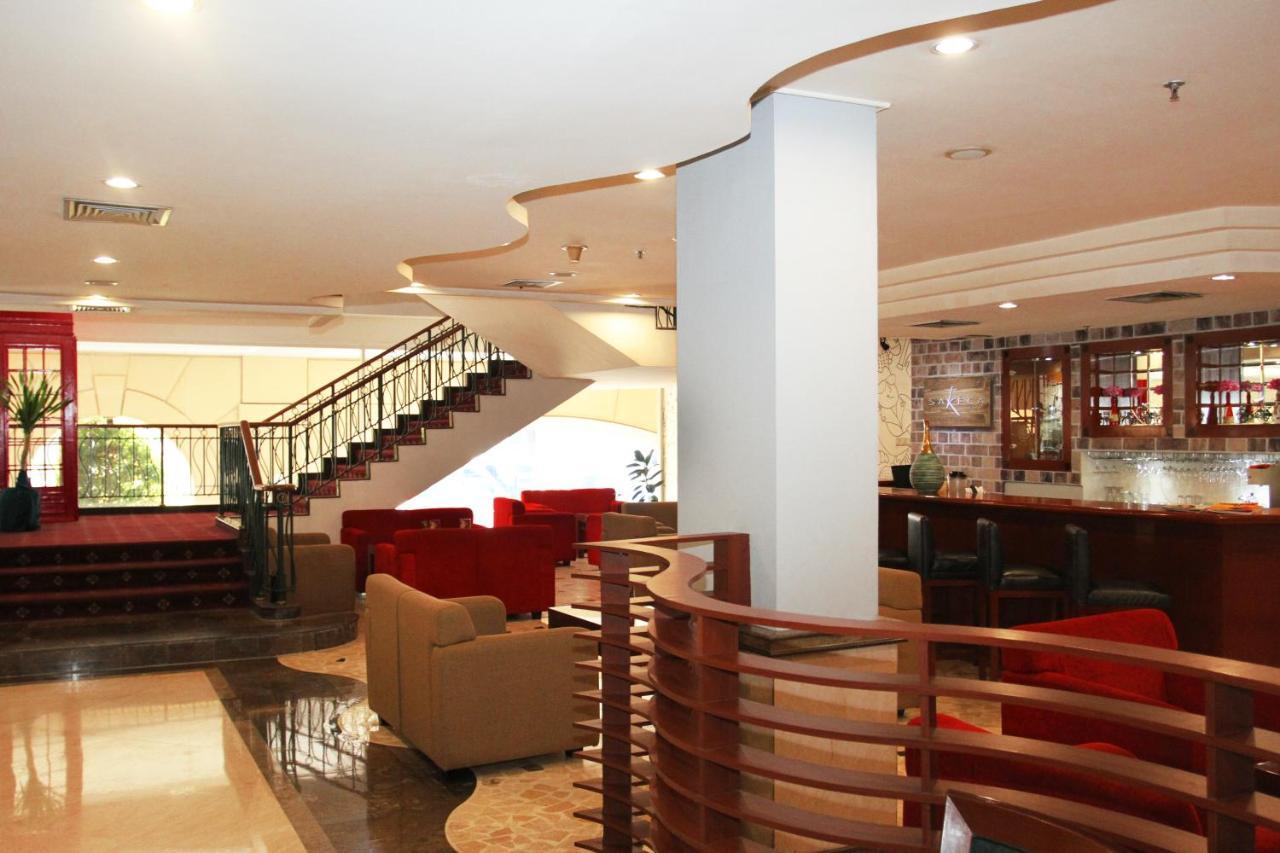 Arcadia Surabaya Hotel Екстер'єр фото